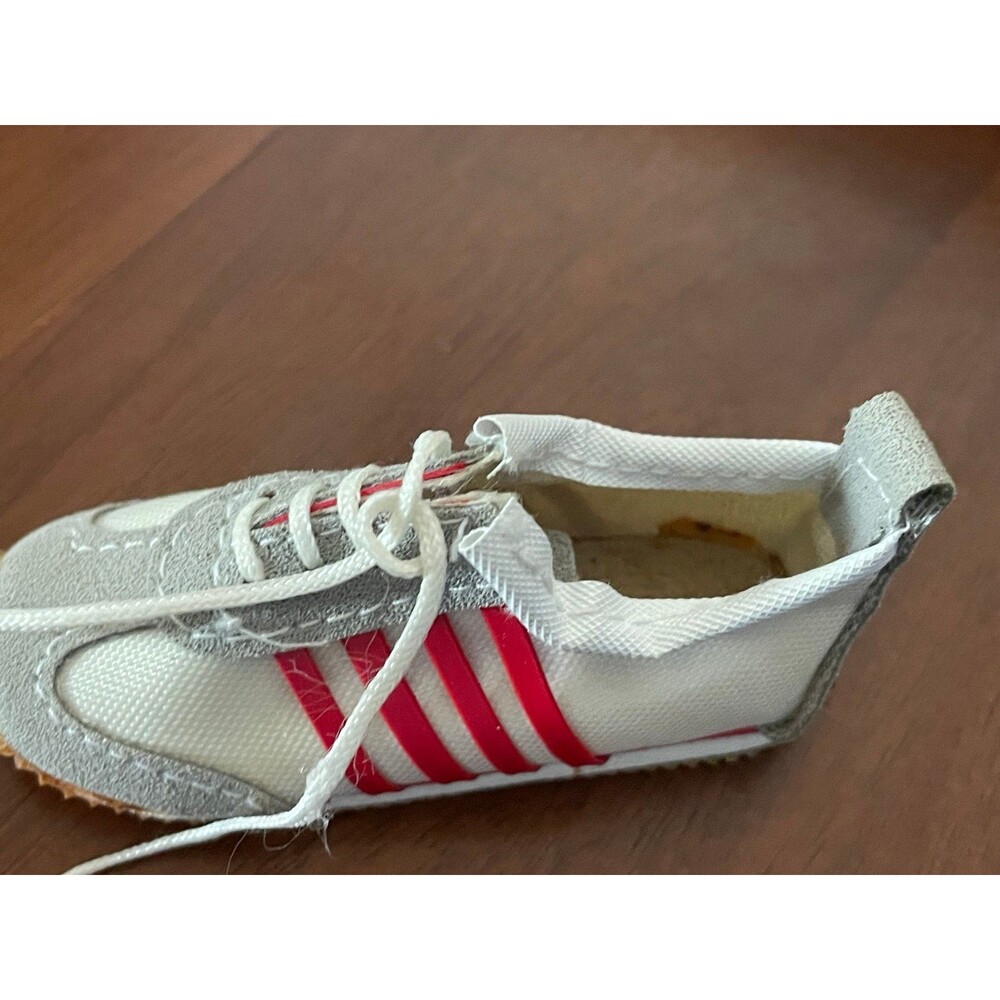 Vintage miniature, Adidas, red and white tennis shoe collector. - Picture 8 of 11